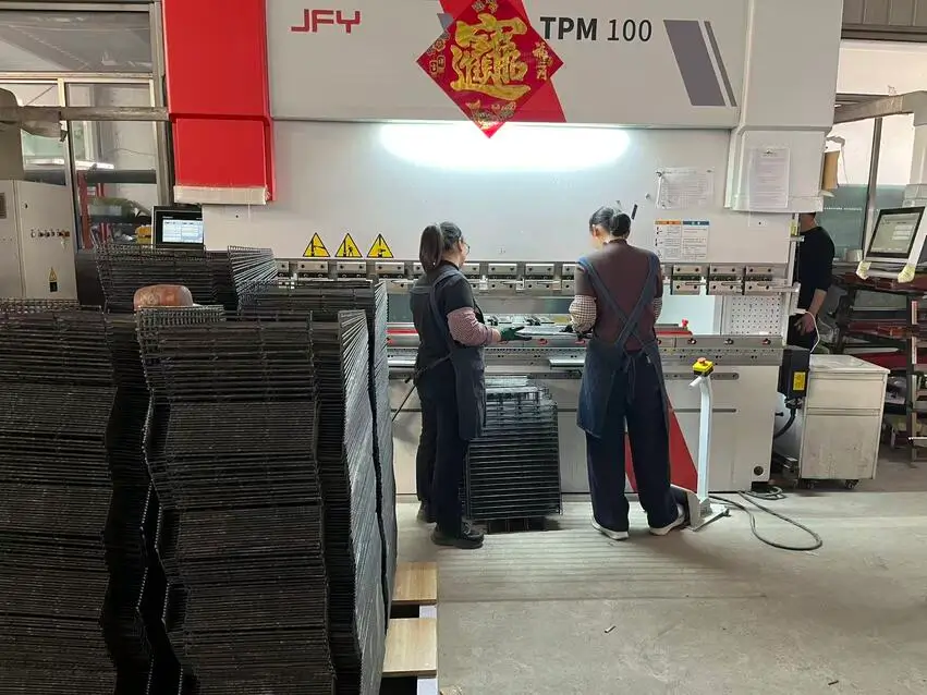 PillarVet stainless steel welding and fabrication process
