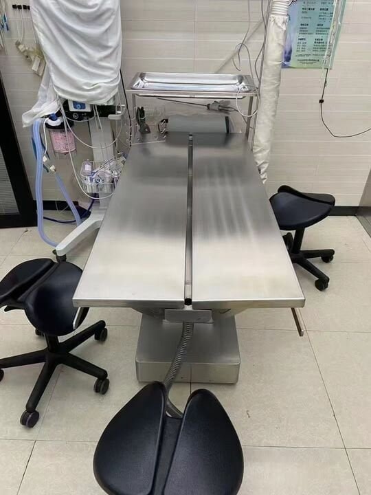 PillarVet V-Top Heated Surgical Table